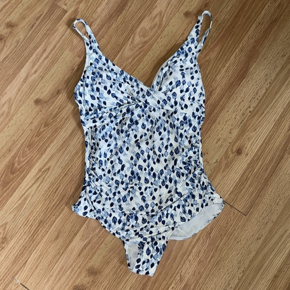 Nip Tuck Petal Plunge Monica One Piece Swimsuit Size 8 - Picture 3 of 7